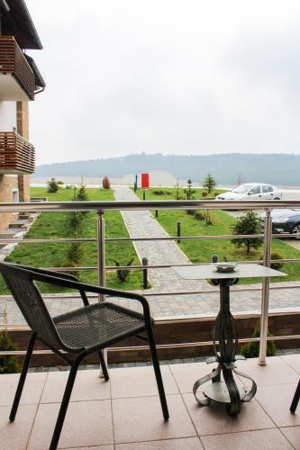 Apartment with Mountain View