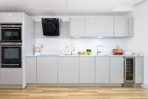One Bedroom apartment in Aldgate - image 11