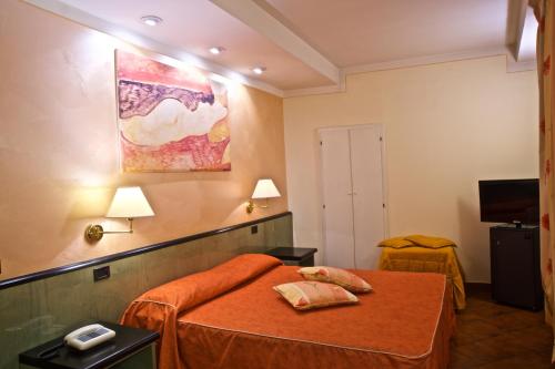 Hotel La Luna - image 6