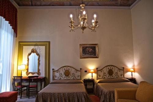 Hotel La Luna - image 9
