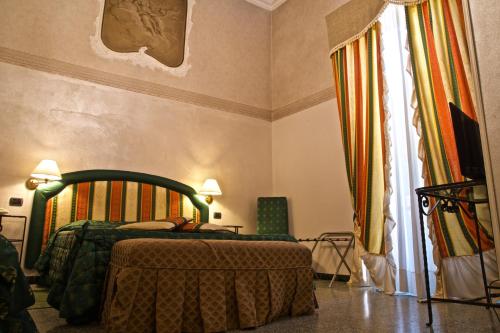 Hotel La Luna - image 13