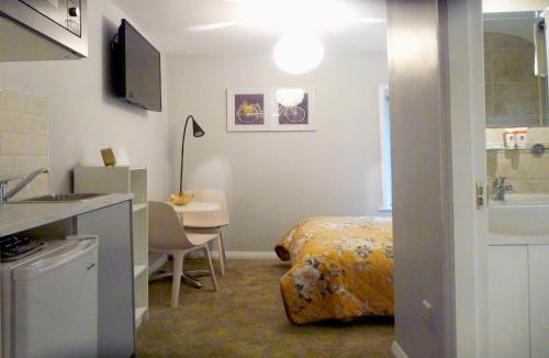 Donnybrook Townhouse - image 2