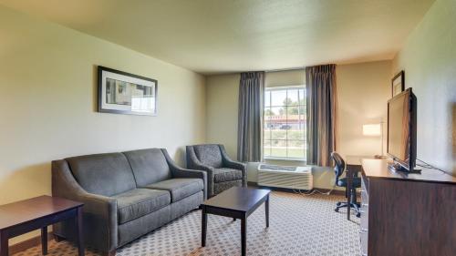 Cobblestone Inn & Suites-Kersey Cobblestone Inn & Suites Kersey is perfectly located for both business and leisure guests in Kersey. Both business travelers and tourists can enjoy the propertys facilities and services. Service-mind