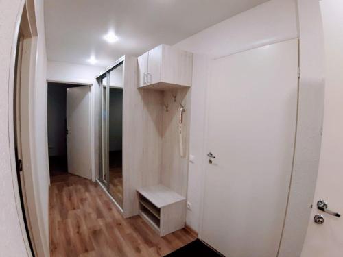 flat-all 155 Bakunina двухкомнатная квартира до 9 мест с паркингом рядом с ТРЦ Галерея Чижова - image 8