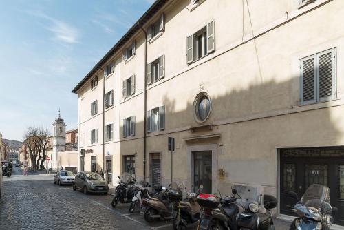 Colosseo & San Clemente Cozy Flat - image 10