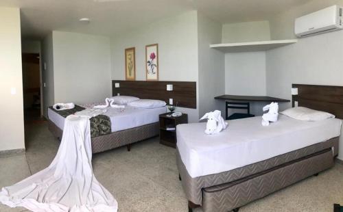 1 double bed, 2 twin beds
