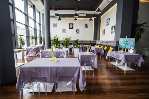 Vigo Hotel - image 14