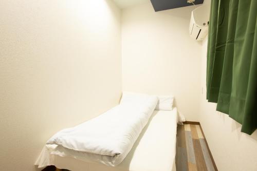 Double Room with Small Double Bed and Shared Bathroom - M