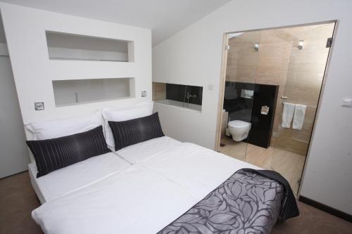 Beach Hotel Split - image 9