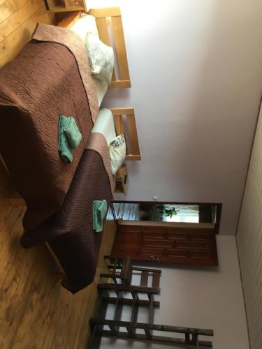 3 twin beds