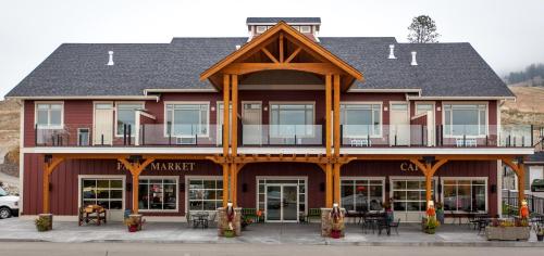 Hillcrest Farm Market B&B in Kelowna, Canada