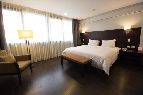 1 queen bed