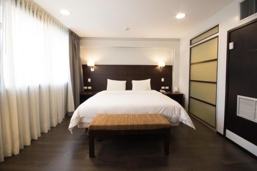 1 queen bed