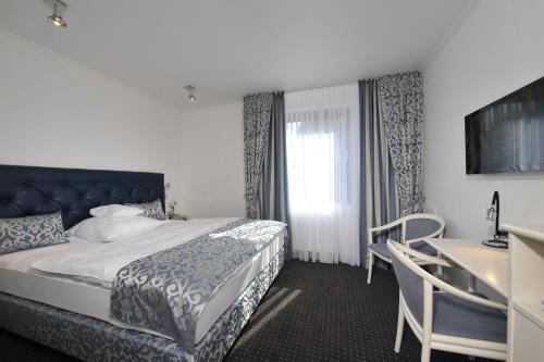 Hotel Spiegel - image 11