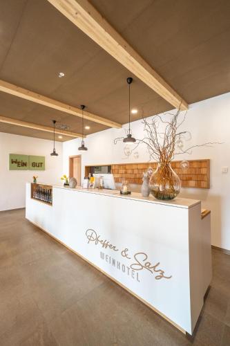 大堂, 普費弗薩爾茲韋恩酒店 (Weinhotel Pfeffer & Salz) in 根根巴赫