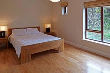 Westport, Co. Mayo - Sleeps 10, Pool Table, ideal holiday base