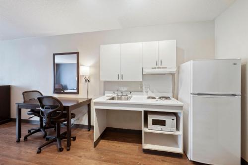 keuken, Extended Stay America Suites - Charlotte - University Place near UNC Charlotte Botanical Gardens