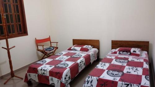 2 twin beds