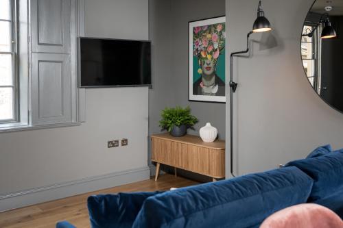 Hiding Space - Trim Street Apartments - image 4
