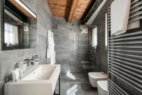 Crocus Apartments - image 9