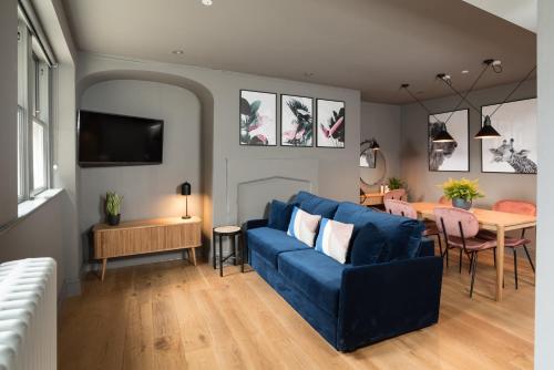 1 king bed, 1 sofa bed