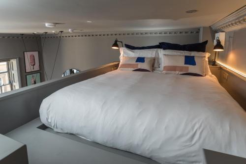 Hiding Space - Trim Street Apartments - image 5
