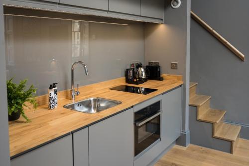 Hiding Space - Trim Street Apartments - image 3