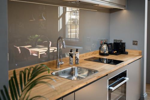 Hiding Space - Trim Street Apartments - image 14