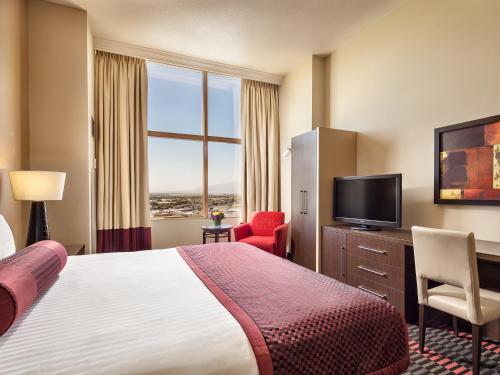 Guestroom, The STRAT Hotel, Casino & Tower in Las Vegas (NV)