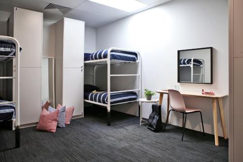 Spinners Hostel – Perth, IL