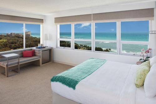 Premier Ocean View Balcony, King