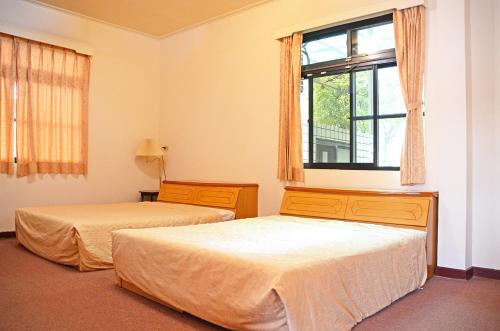 2 double beds