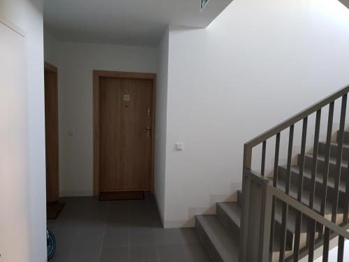 New Apartment 10 min to train station