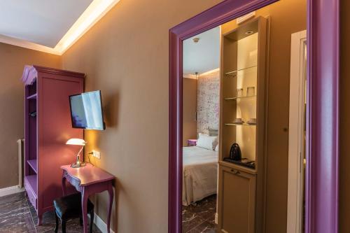 Superior Double or Twin Room with Lake View image 10