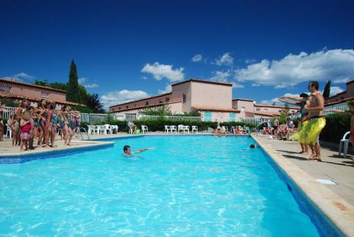 สระว่ายน้ำ, Lagrange Grand Bleu Vacances – Residence Les Jardins de Neptune in แซง ซีพริออง
