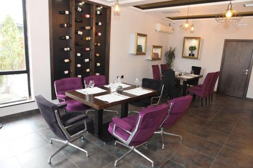 مطعم, Restaurant&Rooms 035 in باراسين