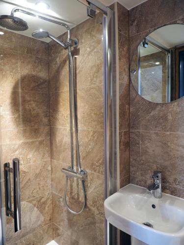 St Christopher's Liverpool Street - image 9