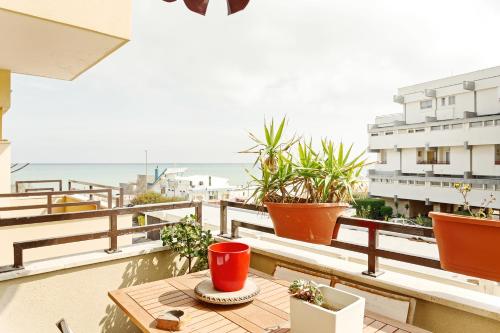  Bari Airport Seaview Apartment, Pension in Bari