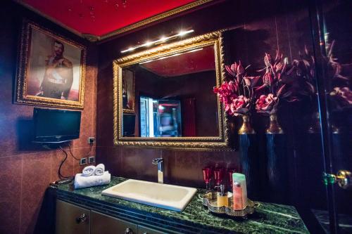 Luxury Suites - image 10