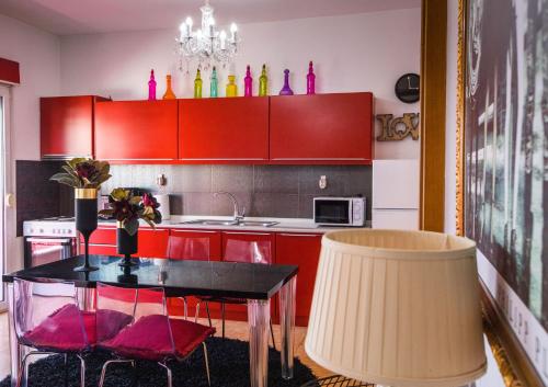 köök, LUXURY SUITES - parking , central suites in Drama