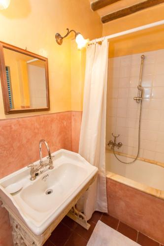 Tenuta di Spannocchia Room Type - Double or Twin Room with Private External Bathroom