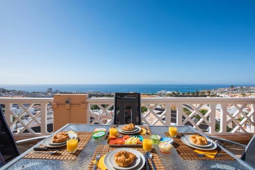 109 INCREDIBLE VIEW! Romantic! HEATED POOL Costa Adeje, Tenerife