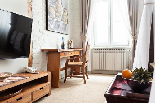 SuperB Luxury Suites - image 5