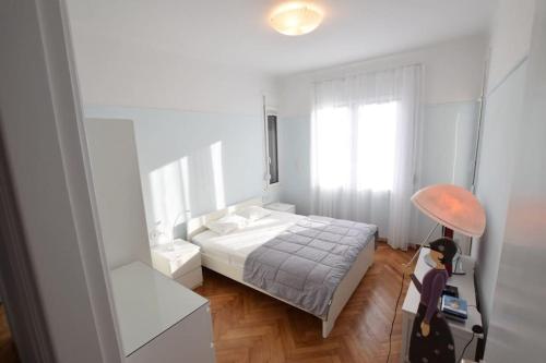 Spacious & Sunny Kolonaki Apt 5 mins metro/ACx3/1.5 BT, Athens (photo 6)