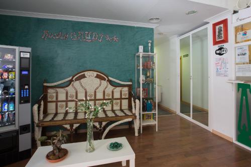 Hostal Gaudi Cuenca - image 14