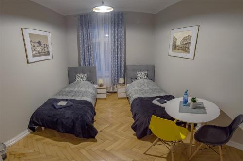 2 twin beds