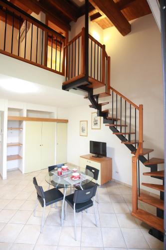 2 twin beds, 1 sofa bed