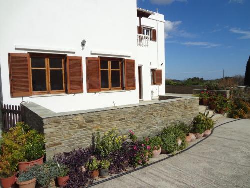  House in the grass land., Pension in Órmos