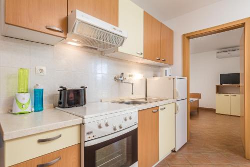 Apartment in pinewood near the sea, Nerezine (Foto 3)