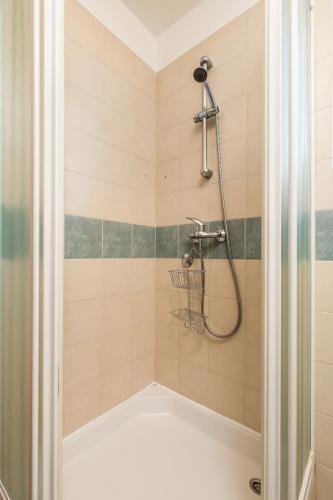 Apartment in pinewood near the sea, Nerezine (Foto 9)